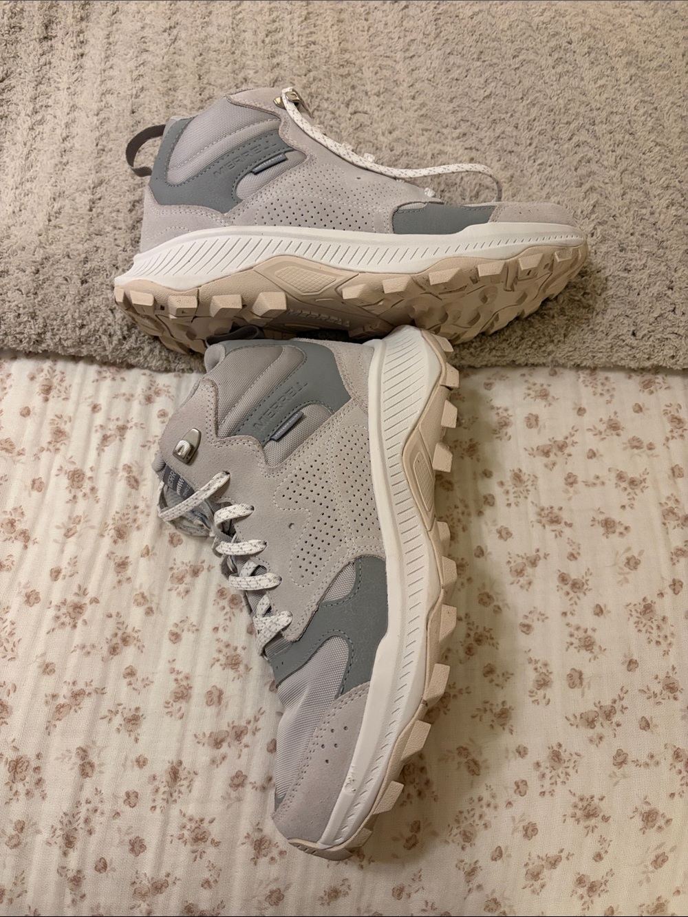 Merrell Women's Light Gray Athletic Hiking Sneakers - Picture 14 of 15